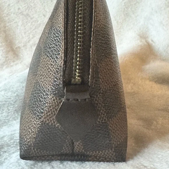 Authentic Louis Vuitton Damier Ebene Cosmetic Pouch - Preloved - Picture 2 of 9